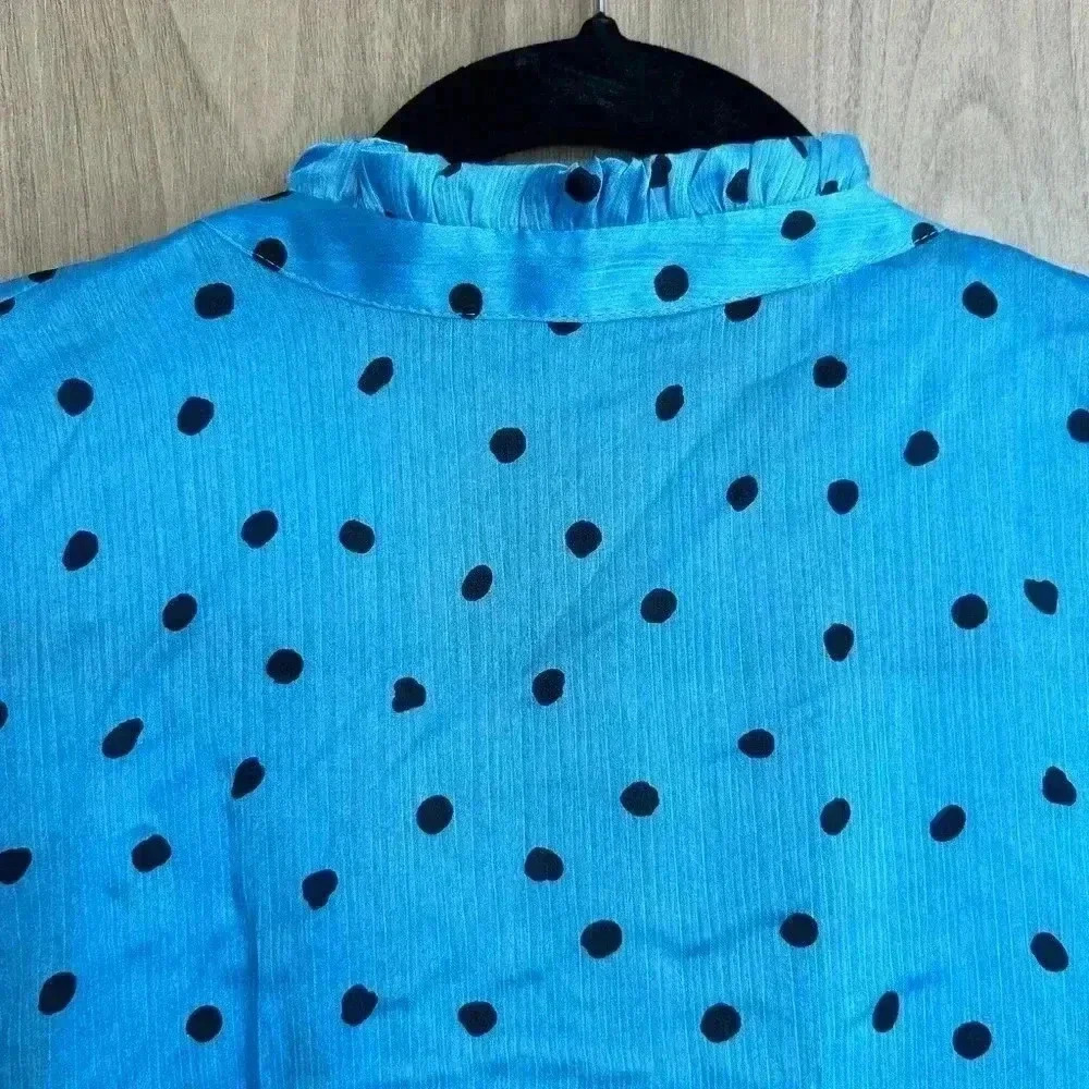 ZARA POLKA DOT BLOUSE WITH RUFFLES SATIN
EFFECT SIZE XS V Neck Ties
Long Sleeves - Picture 10 of 10